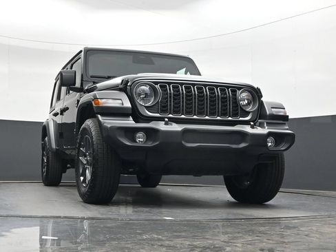 Used 2025 Jeep Wrangler Sport S AWD/4WD image 38