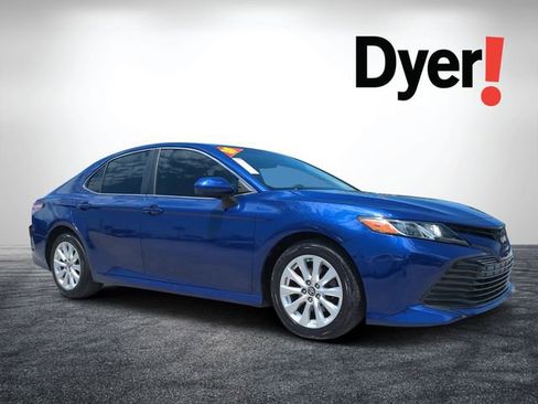 Used 2018 Toyota Camry LE FWD image 1