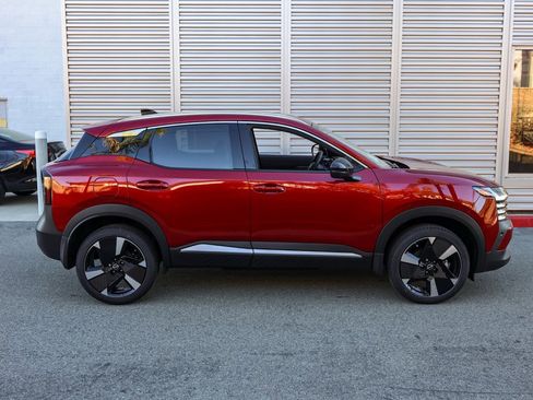 New 2026 Nissan Kicks SR image 3