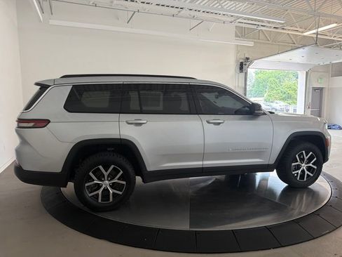 Used 2024 Jeep Grand Cherokee L Limited AWD/4WD image 2