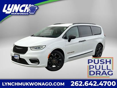 Used 2024 Chrysler Pacifica Touring-L w/ Road Tripper Package