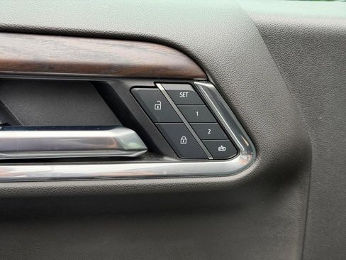 Used 2025 GMC Sierra 1500 SLT w/ SLT Convenience Package image 17