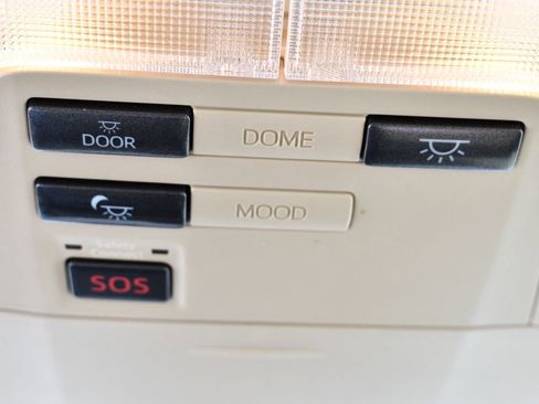 Used 2013 Toyota Avalon Limited image 32