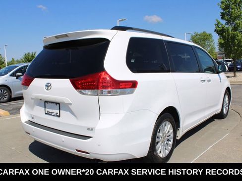 Used 2014 Toyota Sienna XLE w/ XLE Premium Package FWD image 7