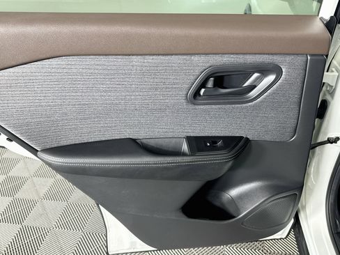 Used 2022 Nissan Rogue S AWD/4WD image 24