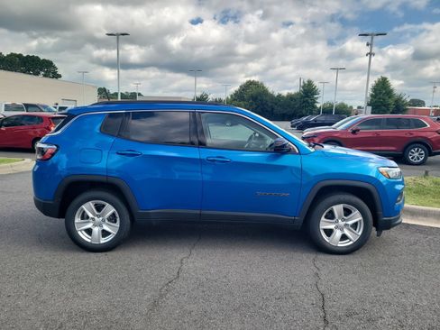 Used 2022 Jeep Compass Latitude AWD/4WD image 2