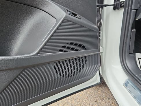 Used 2024 Volkswagen Taos SE image 11