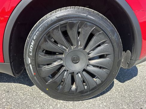 Used 2023 Tesla Model Y Long Range image 32