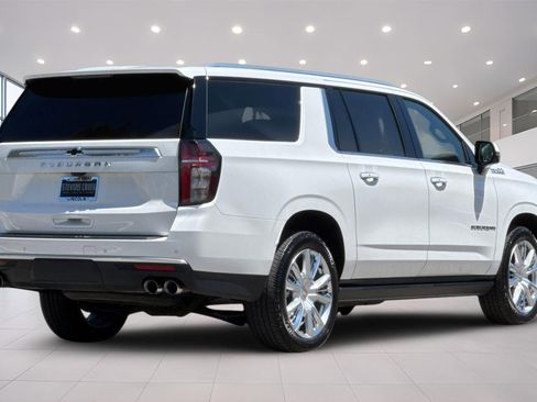 Used 2022 Chevrolet Suburban High Country AWD/4WD image 4