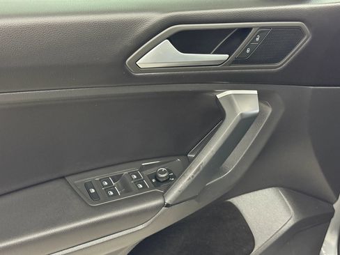 Used 2019 Volkswagen Tiguan SE w/ Panoramic Sunroof Package image 37