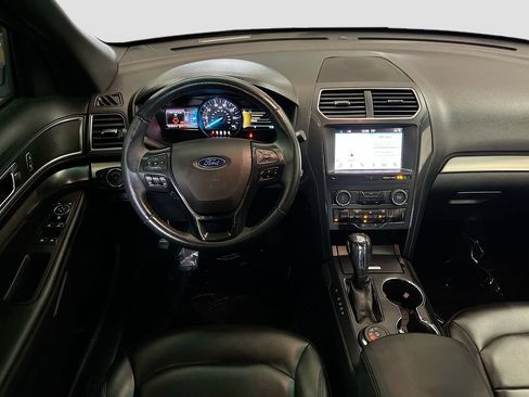 Used 2019 Ford Explorer XLT w/ Equipment Group 202A AWD/4WD image 23