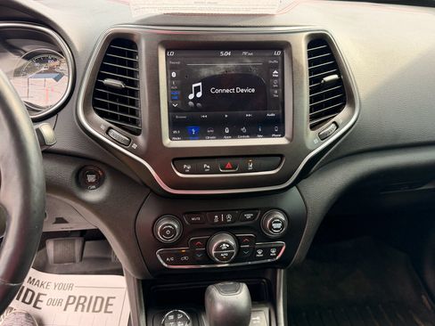 Used 2019 Jeep Cherokee Trailhawk AWD/4WD image 22
