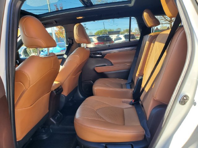 Used 2021 Toyota Highlander Platinum AWD/4WD image 11