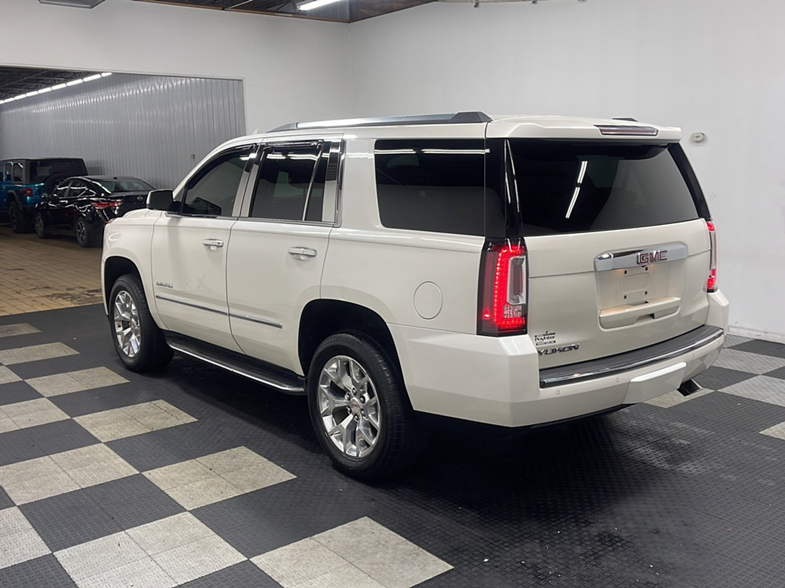 Used 2015 GMC Yukon Denali AWD/4WD image 15