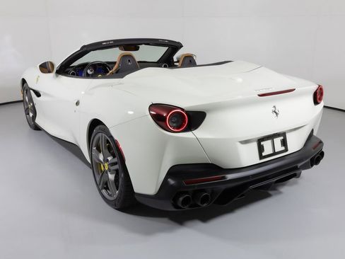 Used 2019 Ferrari Portofino image 21