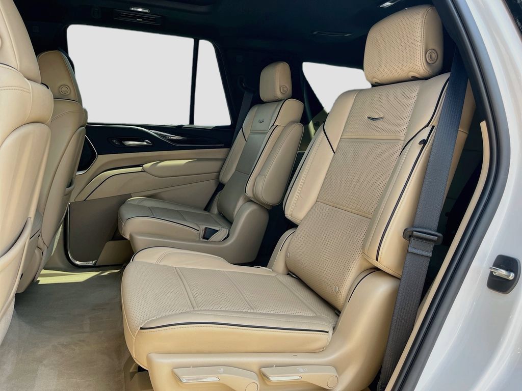 Certified 2022 Cadillac Escalade Premium Luxury w/ Performance Package AWD/4WD image 31