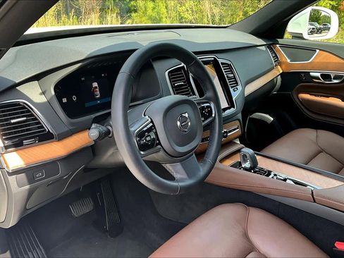 Used 2024 Volvo XC90 B6 Plus w/ Protection Package Premier image 17