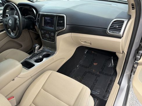 Used 2019 Jeep Grand Cherokee Laredo RWD image 11