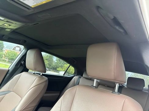 Used 2022 Lexus ES 300h w/ Premium Package FWD image 12