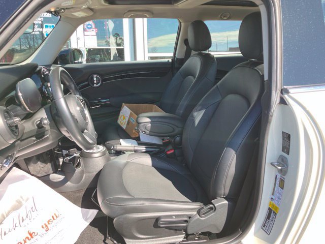 Used 2022 MINI Cooper 2-Door Hardtop FWD image 2
