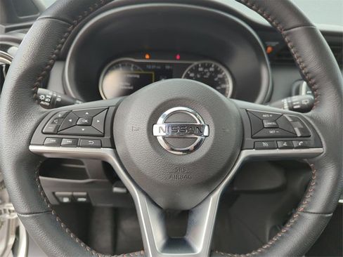 Certified 2020 Nissan Kicks SR image 33