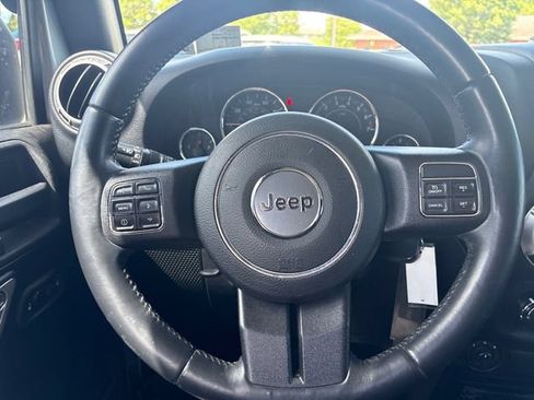 Used 2015 Jeep Wrangler Unlimited Rubicon w/ Connectivity Group AWD/4WD image 14