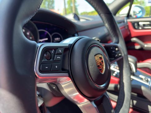 Used 2022 Porsche Cayenne Platinum Edition image 14