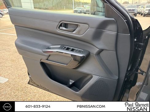 New 2025 Nissan Pathfinder SV w/ SV Premium Package image 24