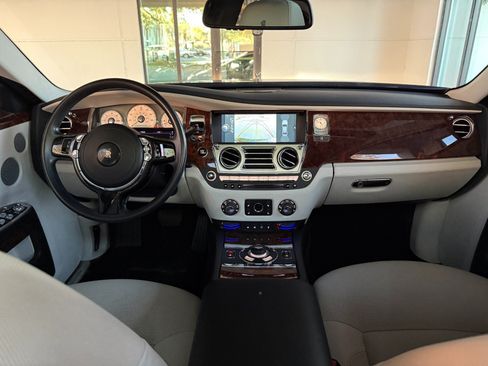 Used 2013 Rolls-Royce Ghost RWD image 33