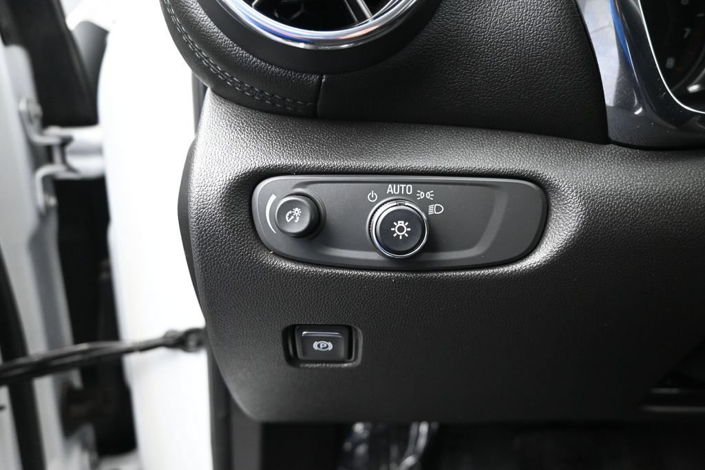 Used 2019 Chevrolet Blazer L FWD image 17