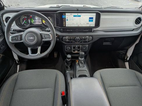 Used 2025 Jeep Wrangler Unlimited Sahara AWD/4WD image 20
