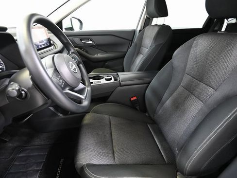 Used 2024 Nissan Rogue SV image 7