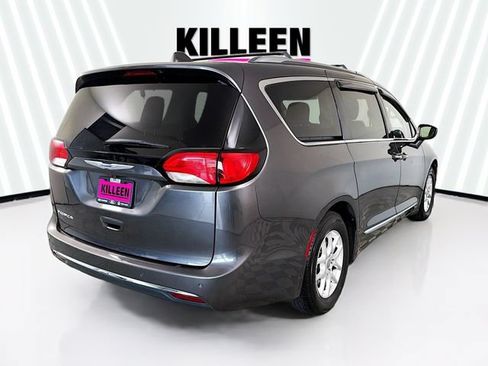 Used 2020 Chrysler Pacifica Touring-L FWD image 7
