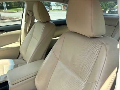 Used 2013 Lexus ES 350 w/ Luxury Pkg FWD image 2