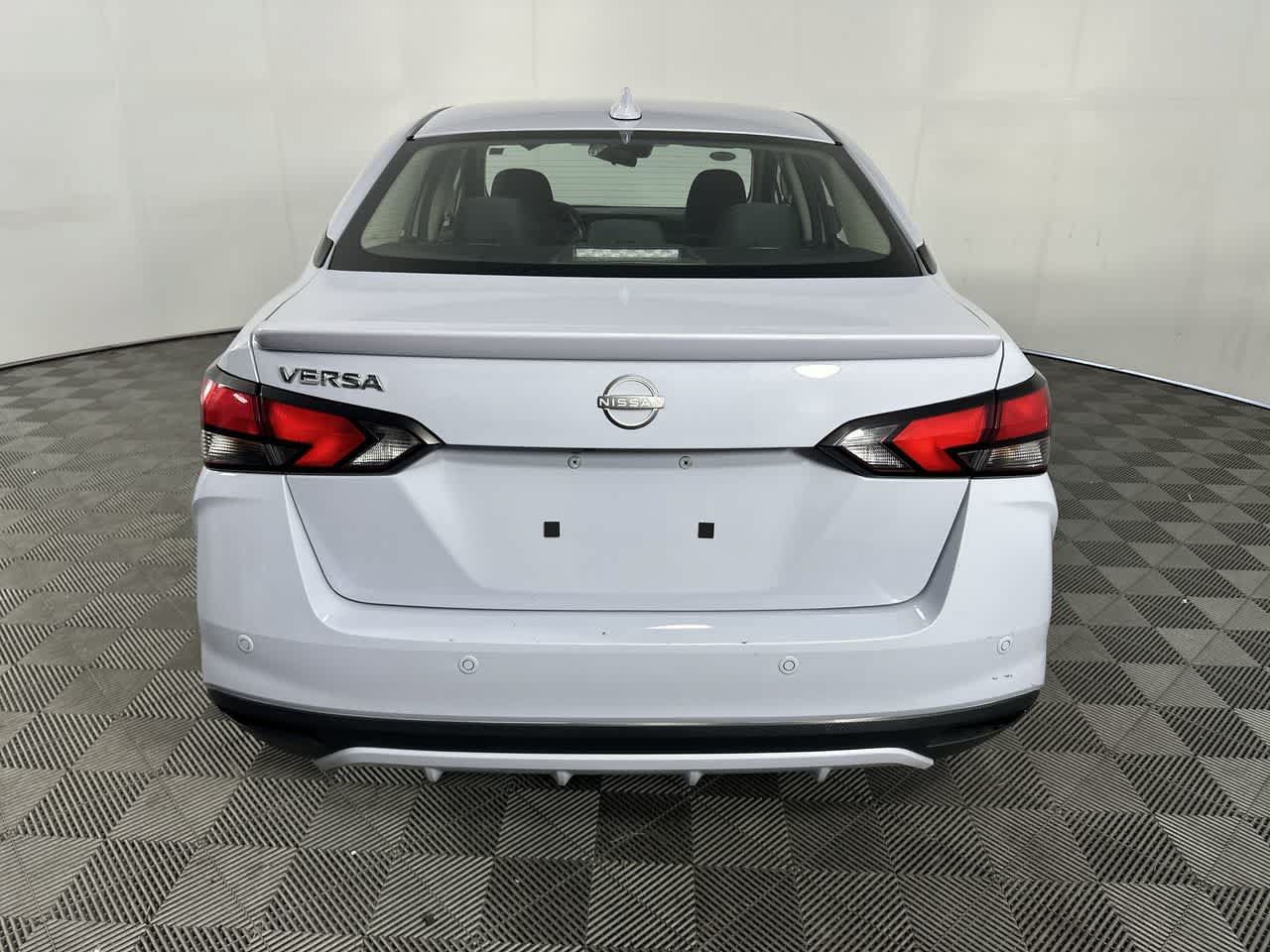 Used 2024 Nissan Versa SR FWD image 15