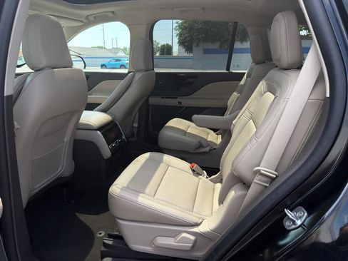 Used 2021 Lincoln Aviator Reserve w/ Elements Package Plus AWD/4WD image 19