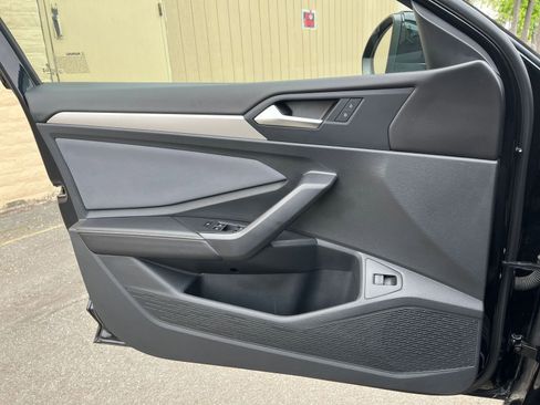 Used 2025 Volkswagen Jetta SE image 18