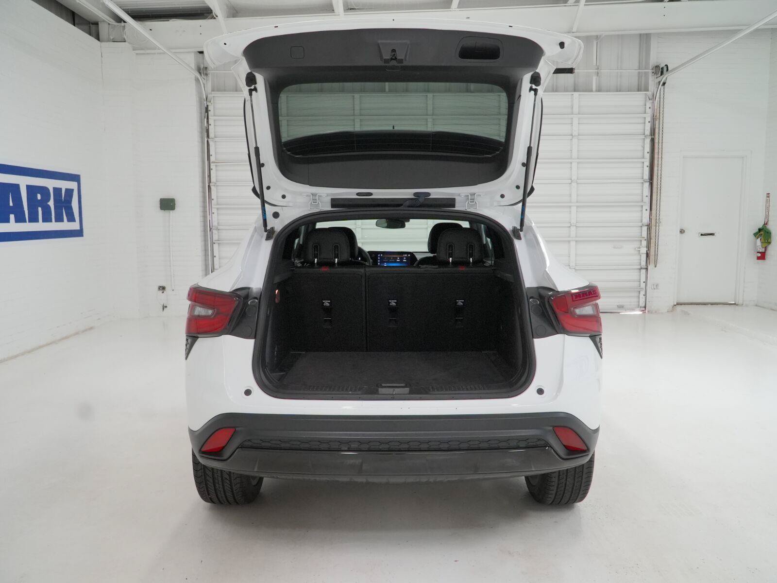Used 2025 Chevrolet Trax RS w/ Driver Confidence Package FWD image 25