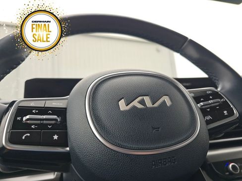 Certified 2025 Kia Carnival SX image 20