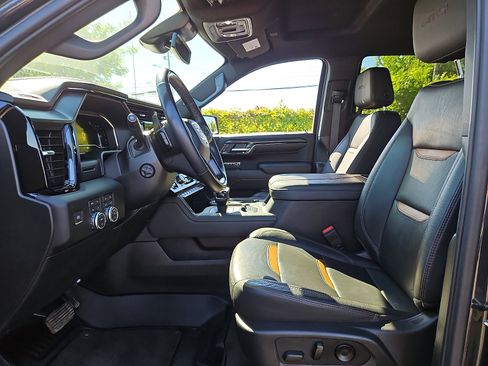 Used 2024 GMC Sierra 1500 AT4 w/ AT4 Premium Package AWD/4WD image 13