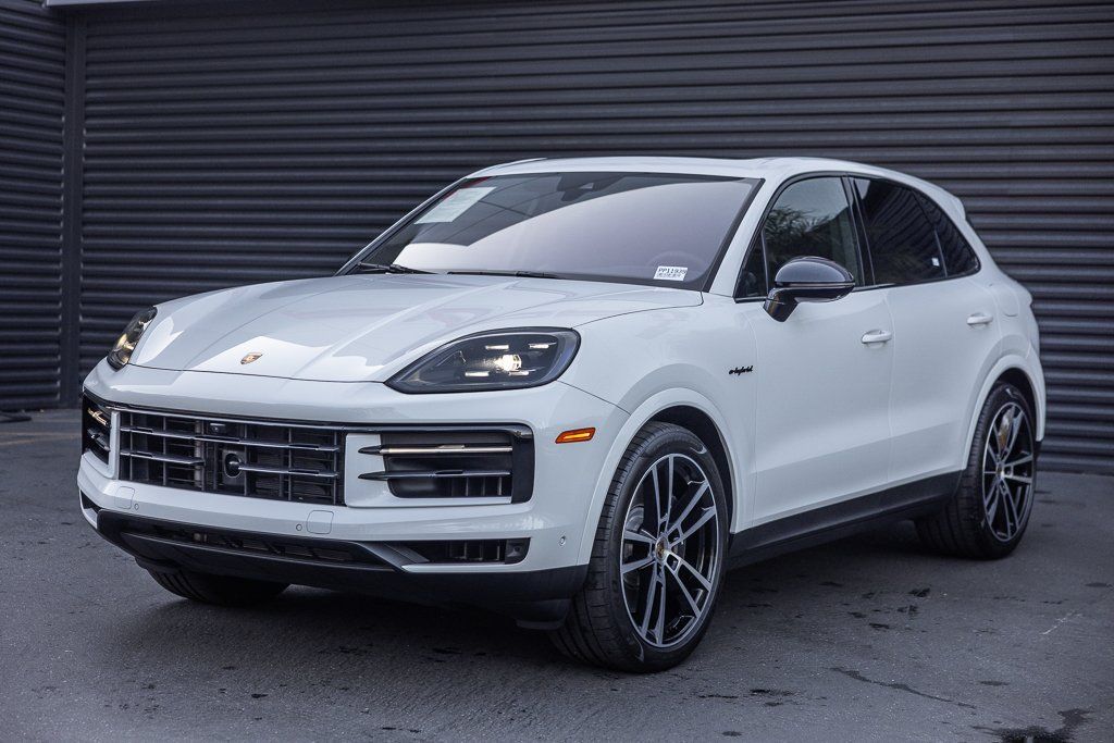 Certified 2025 Porsche Cayenne E-Hybrid AWD/4WD image 1