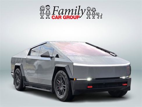 Used 2025 Tesla Cybertruck AWD Crew Cab image 2