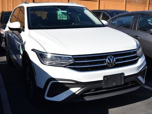 Used 2022 Volkswagen Tiguan SE image 4