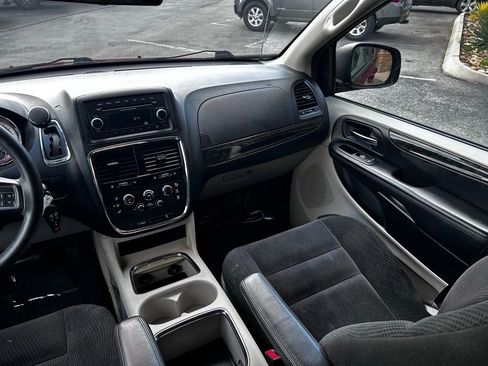 Used 2014 Dodge Grand Caravan SXT FWD image 23