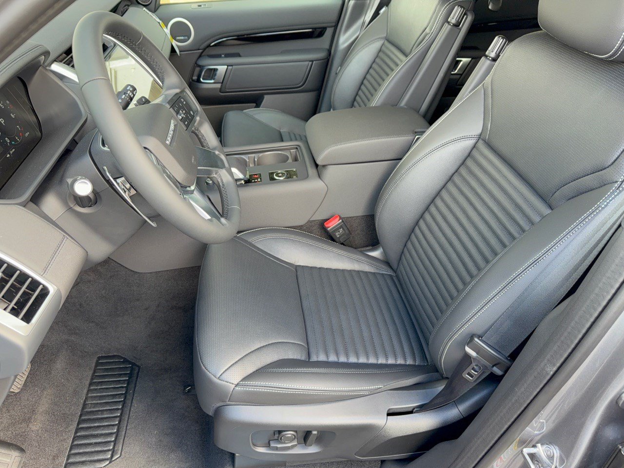 New 2026 Land Rover Discovery S AWD/4WD image 5