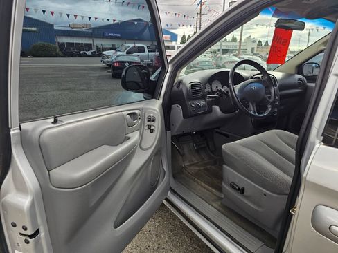 Used 2006 Dodge Grand Caravan SXT FWD image 19