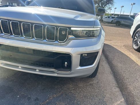 Used 2022 Jeep Grand Cherokee L Overland w/ Advanced Protech Group III image 4