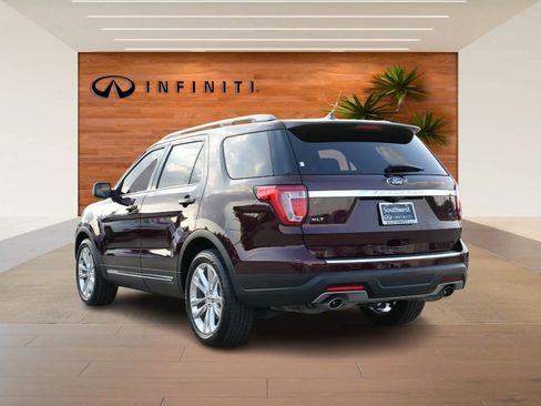 Used 2018 Ford Explorer XLT w/ Equipment Group 202A image 5