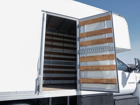 Used 2016 Ford F650 2WD Regular Cab Super Duty image 17