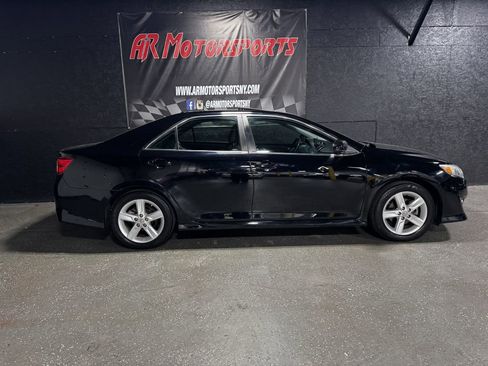 Used 2013 Toyota Camry SE FWD image 6